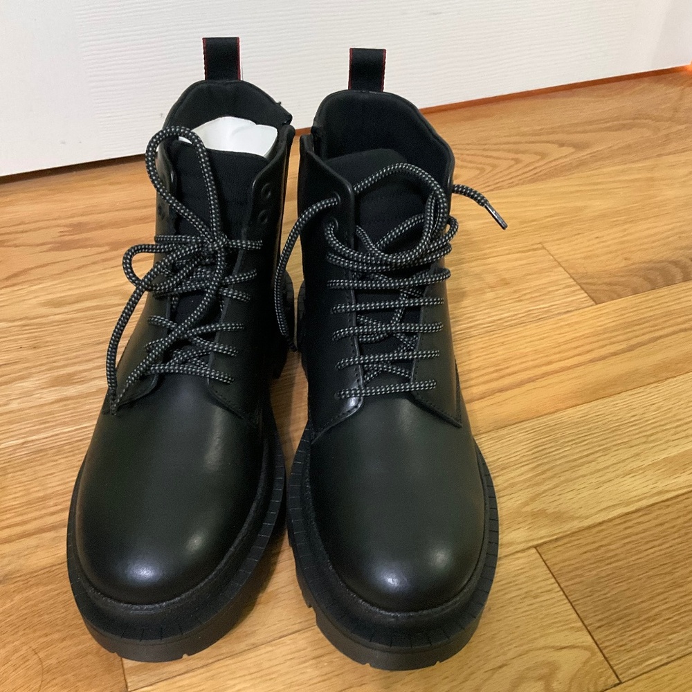 Hugo Boss boots - Picture 3 of 6